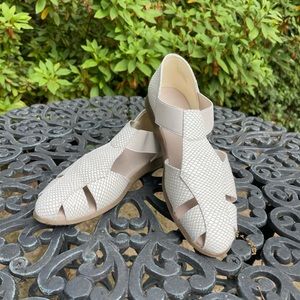 AEROSOLES “Believe” Fisherman Leather Closed Toe Sandals - size 7.5